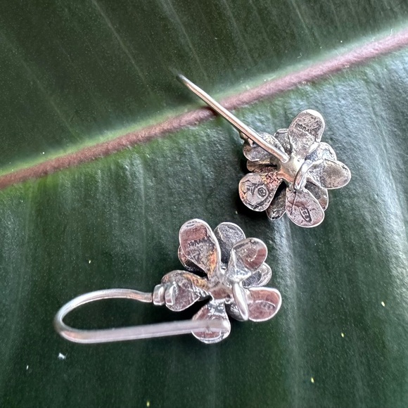 Silpada sterling  Silver 925   Flower Earrings with Pearl - Picture 3 of 4